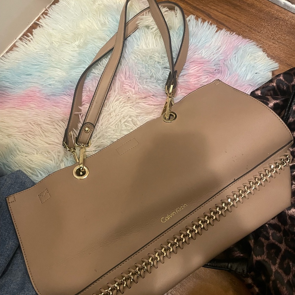 Calvin Klein Cream Shoulder Bag Smooth Leather Chain Detail
